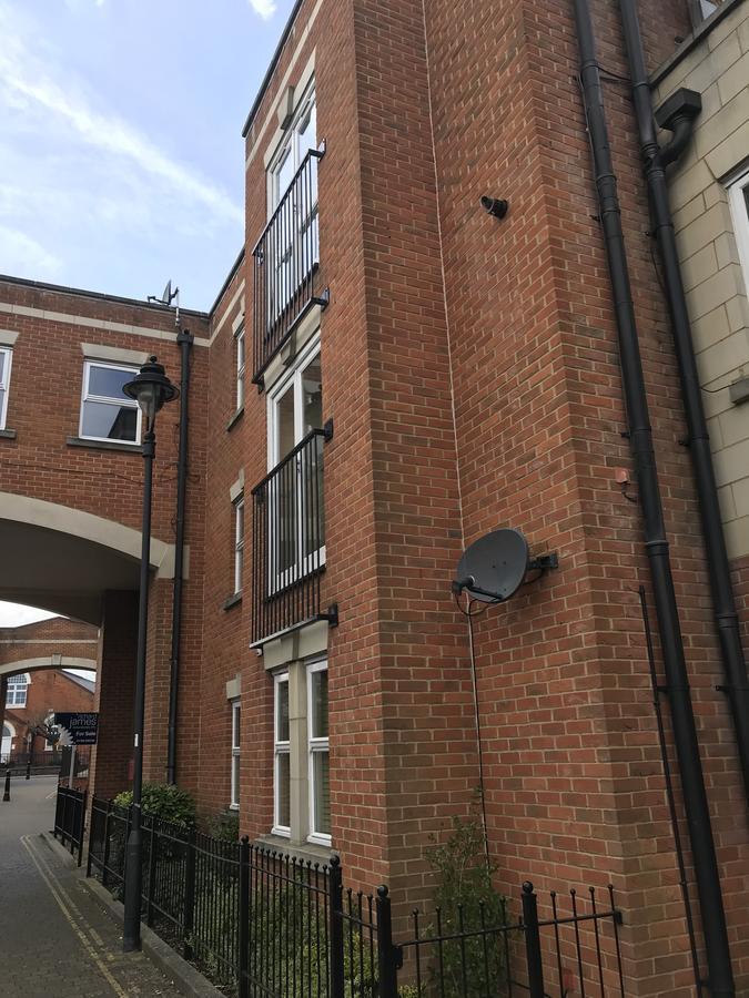 スウィンドンGodwin Court 21アパートメント エクステリア 写真